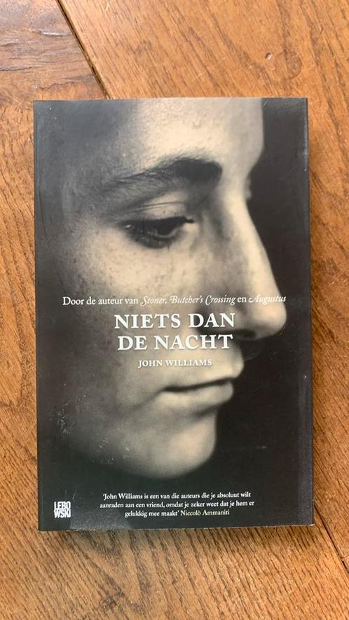 John Williams - Niets dan de nacht, Boeken, Literatuur, Zo goed als nieuw, Amerika, Ophalen of Verzenden