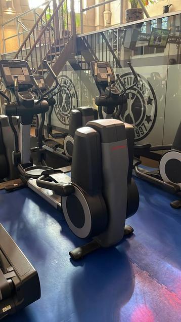 Crosstrainer life fitness 95x beschikbaar voor biedingen