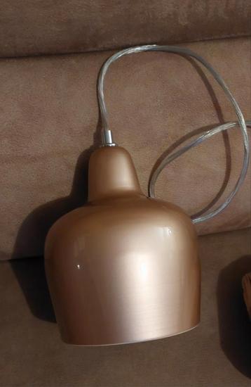 Ongebruikte set goudkleurige hanglampen beschikbaar voor biedingen