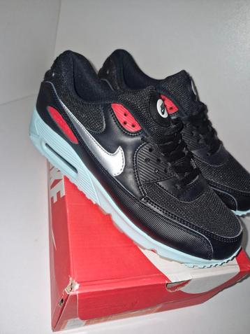 Nike Air Max 90 Maat: 45 beschikbaar voor biedingen