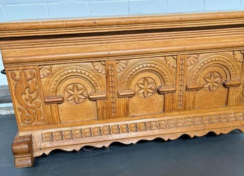 Zeer mooie bewerkte houten kist / dekenkist, Huis en Inrichting, Woonaccessoires | Kisten, Minder dan 50 cm, Minder dan 50 cm