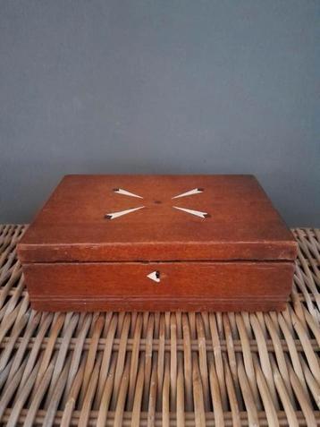 Antieke kist scheerkist beschikbaar voor biedingen