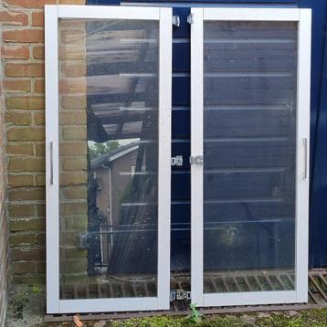 2 Complete ramen incl glas . 49 x 120 ( bxh) . Samen 15 euro beschikbaar voor biedingen