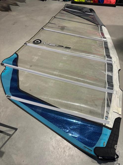 Neilpryde V6 7.5 | 2 cambers Freerace zeil, Watersport en Boten, Windsurfen, Gebruikt, Zeil, Met draagtas, 7 m² of meer, Ophalen