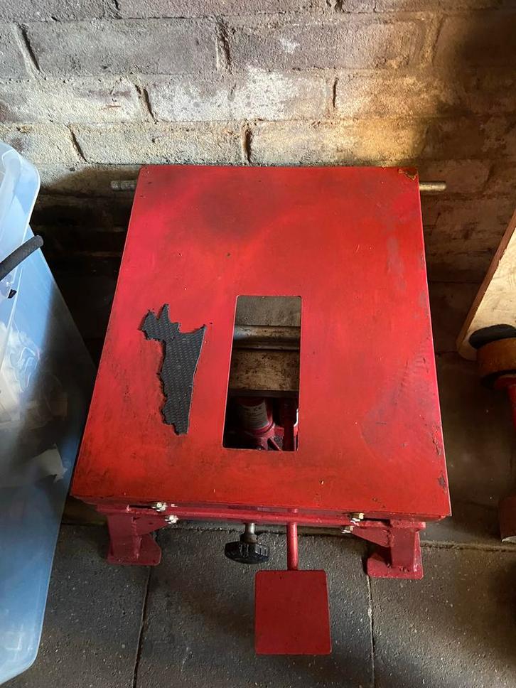 Robuuste rode crossmotor/scooter heftafel in goede staat!, Auto diversen, Autogereedschap, Zo goed als nieuw, Ophalen