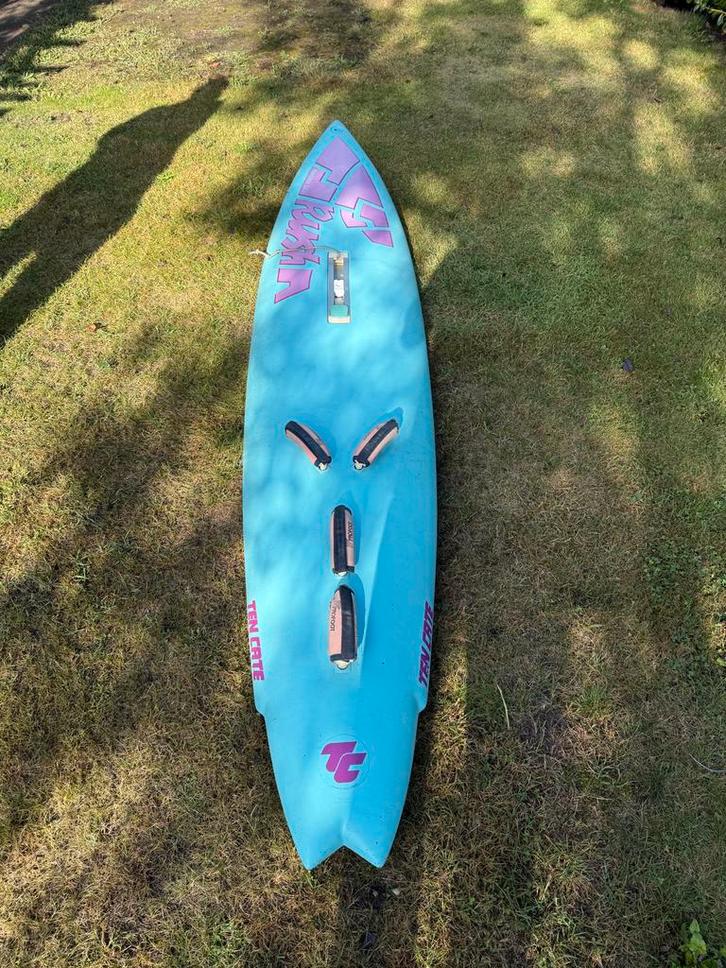 Ten Cate Rush Surfplank - Semi-Zinker, Watersport en Boten, Windsurfen, Gebruikt, Plank, 250 tot 300 cm, Met vin(nen), 5 tot 7 m²