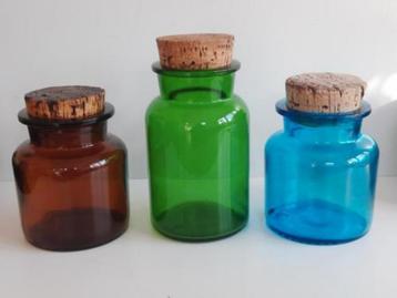vintage glazen voorraadpotten met kurken deksel . beschikbaar voor biedingen