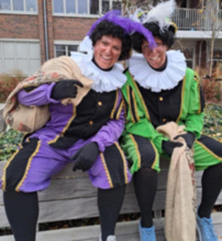 Twee Pieten op bezoek voor het goede doel, Diversen, Sinterklaas, Nieuw, Ophalen