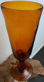 Vaas antiek mondgeblazen glaskunst op voet amber bruin glas, Antiek en Kunst, Antiek | Glas en Kristal, Ophalen of Verzenden