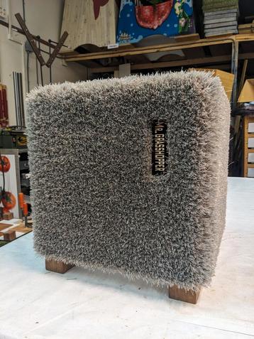 Mr.Grasshopper unieke hocker, zilvergrijs kunstgras beschikbaar voor biedingen