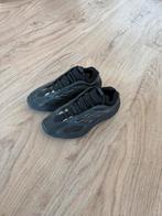 Yeezy 700 V3 Dark Glow maat 42 2/3, Kleding | Heren, Schoenen, Ophalen, Zwart
