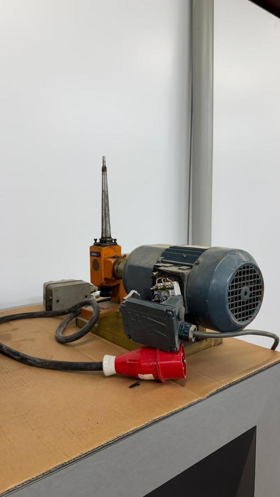 Ringenruimer - Metaalbewerking Machine, Doe-het-zelf en Verbouw, Gereedschap | Zaagmachines, Ophalen