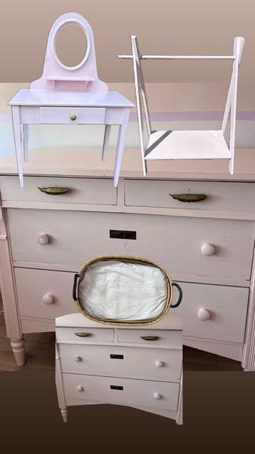 Complete kinderkamer voor meisjes! Commode-kledingrek-kaptaf beschikbaar voor biedingen