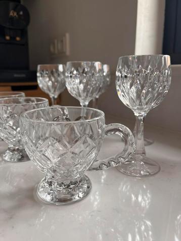 6 vintage wijnglazen + 6 kopjes – geslepen beschikbaar voor biedingen