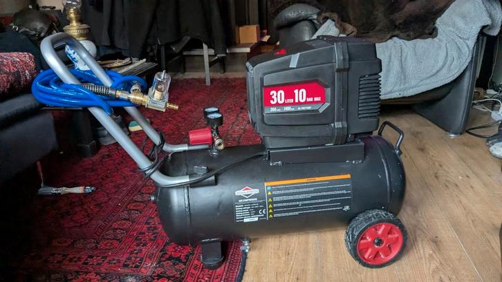 COMPRESSOR   BRIGGS & STRATTON  30LT, Doe-het-zelf en Verbouw, Compressors, 100 liter of meer, 200 tot 400 liter/min, Olievrij
