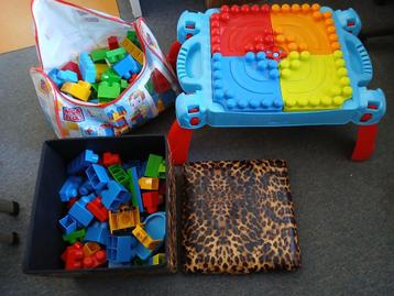 Megabloks partij met tafel  beschikbaar voor biedingen