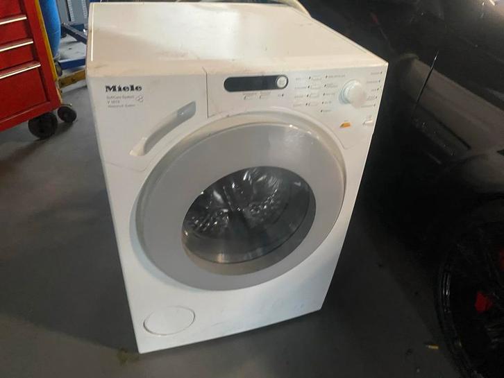 Miele Wasmachine Softcare V1813- Goed Onderhouden, Witgoed en Apparatuur, Wasmachines, Gebruikt, Voorlader, 6 tot 8 kg, 85 tot 90 cm
