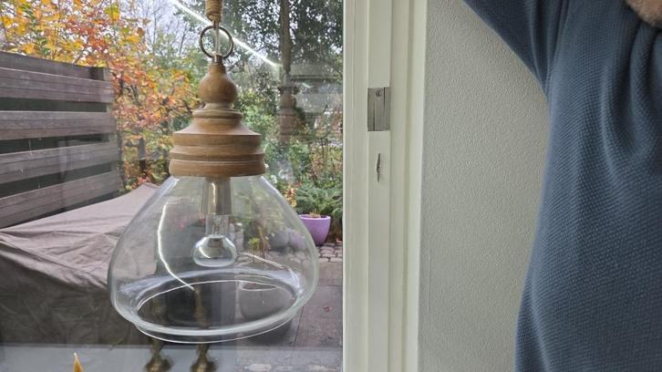 lamp glas met hout en touw Eijerkamp Veenendaal, Huis en Inrichting, Lampen | Hanglampen, Zo goed als nieuw, Minder dan 50 cm