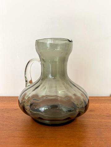 Vintage mid century waterkan rookglas beschikbaar voor biedingen