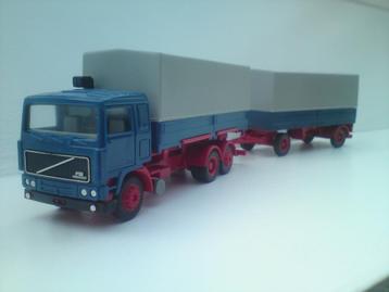 Herpa Volvo F12 huifcombinatie blauw/grijs