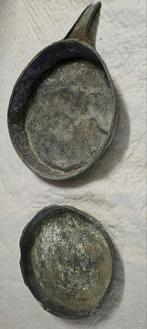 2 bronzen Romeinse pannen. Bodemvondst, Antiek en Kunst, Antiek | Overige Antiek, Ophalen of Verzenden