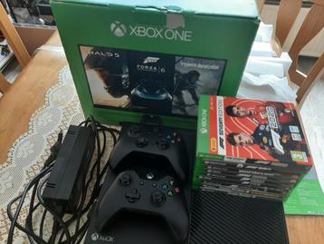Xbox One met 2 controllers + games! beschikbaar voor biedingen