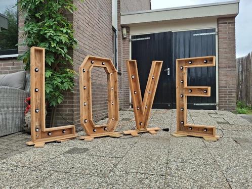 Lichtletters love te huur, Hobby en Vrije tijd, Feestartikelen | Verhuur, Geboorte of Huwelijk, Ophalen