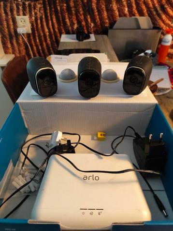 Arlo camerasysteem met 3 camera's. beschikbaar voor biedingen