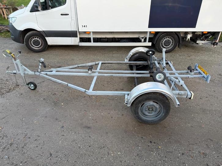 Boottrailer Met lier, Watersport en Boten, Boottrailers, Gebruikt, Sloepentrailer, Minder dan 1500 kg, Minder dan 6 meter, Met rollen