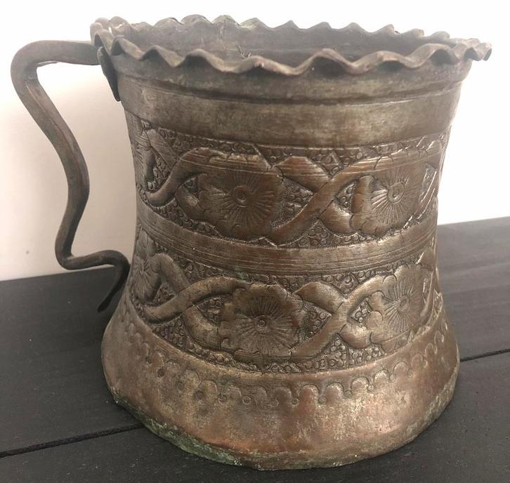Antiek koper / brons / tin ? : oude kan / jug / kwispedoor ?, Antiek en Kunst, Antiek | Koper en Brons, Koper, Ophalen of Verzenden