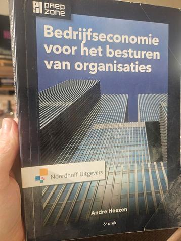 Bedrijfseconomie voor het besturen van organisaties beschikbaar voor biedingen