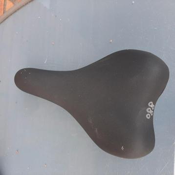 fietszadel zo goed als nieuw, past op diverse manieren  beschikbaar voor biedingen