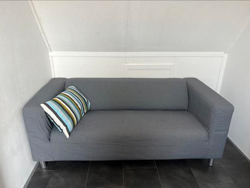 Tweezits Klippan met grijs/blauwe hoes, Huis en Inrichting, Banken | Sofa's en Chaises Longues, Gebruikt, Tweepersoons, 150 tot 200 cm