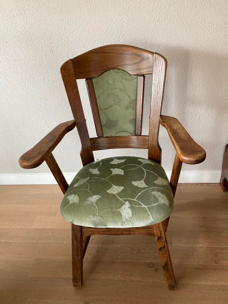 Fijn zittende stoel met groene bekleding, Ophalen