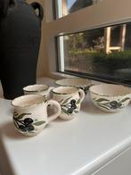 2 schattige kommen en 3 bekers, Huis en Inrichting, Keuken | Servies, Gebruikt, Ophalen of Verzenden, Kom(men), Overige stijlen