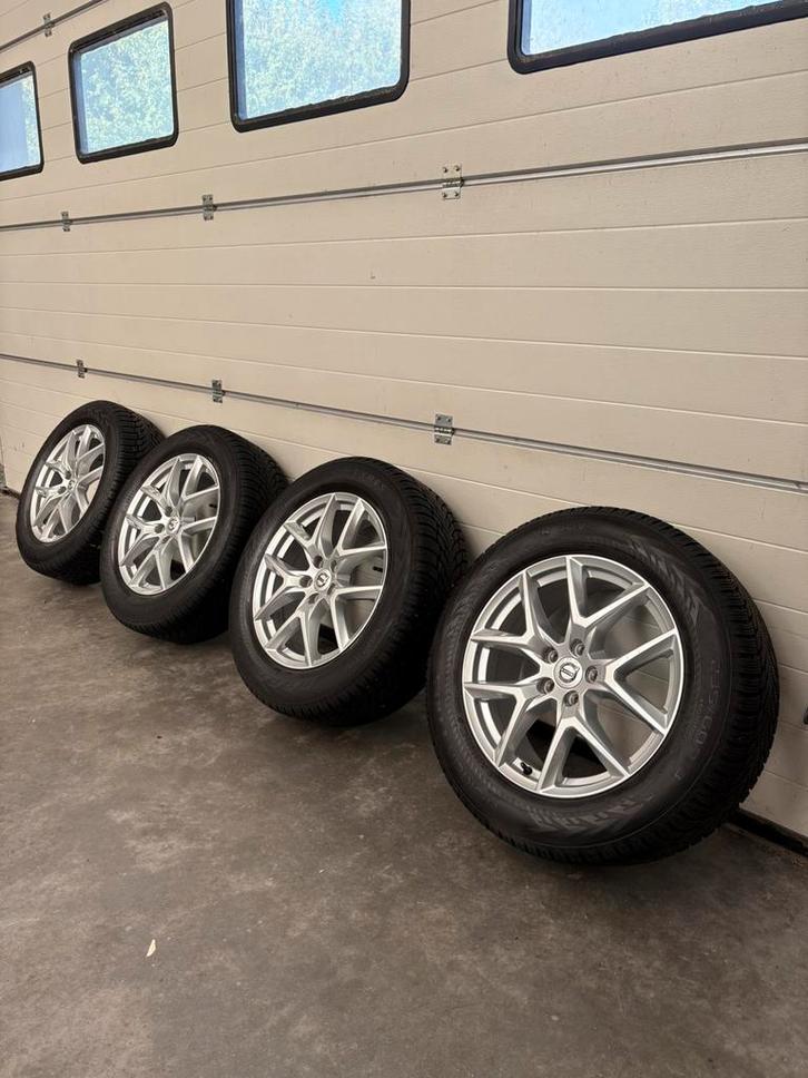 Volvo XC60 18 inch winterset | nieuwstaat! | Nokian 8 mm!, Auto-onderdelen, Banden en Velgen, Banden en Velgen, Winterbanden, 18 inch