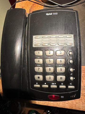 Twee telefoon toestellen  beschikbaar voor biedingen