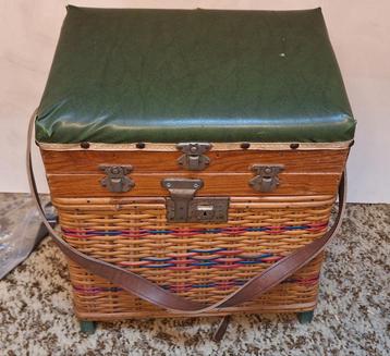 Antieke viskoffer voor de verzamelaar  beschikbaar voor biedingen