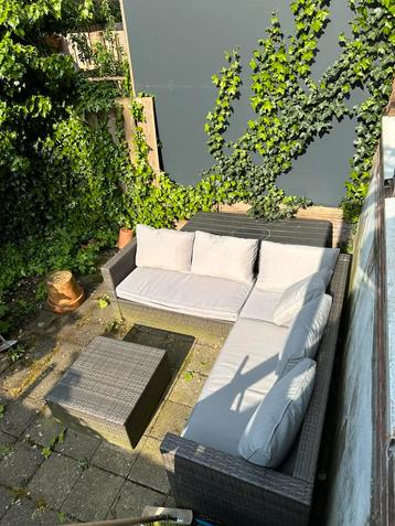 Tuinset incl hocker en kussenbox beschikbaar voor biedingen