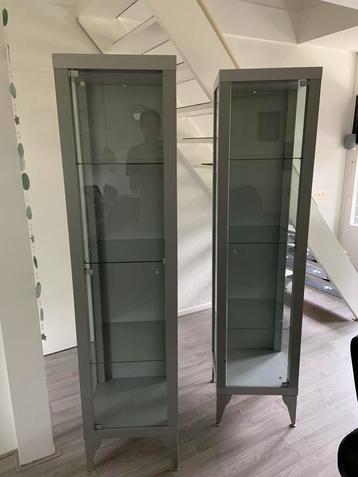 Vitrine kast 2x