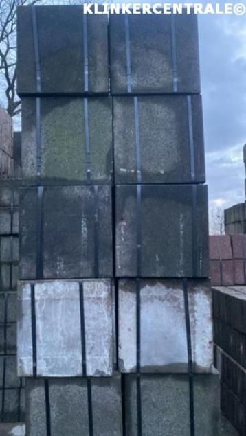55m2 grijs, gebruikte betontegels 50x50x7cm terrastegels beschikbaar voor biedingen