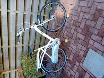 Prachtige gazelle damesfiets met versnellingen verende zadel beschikbaar voor biedingen