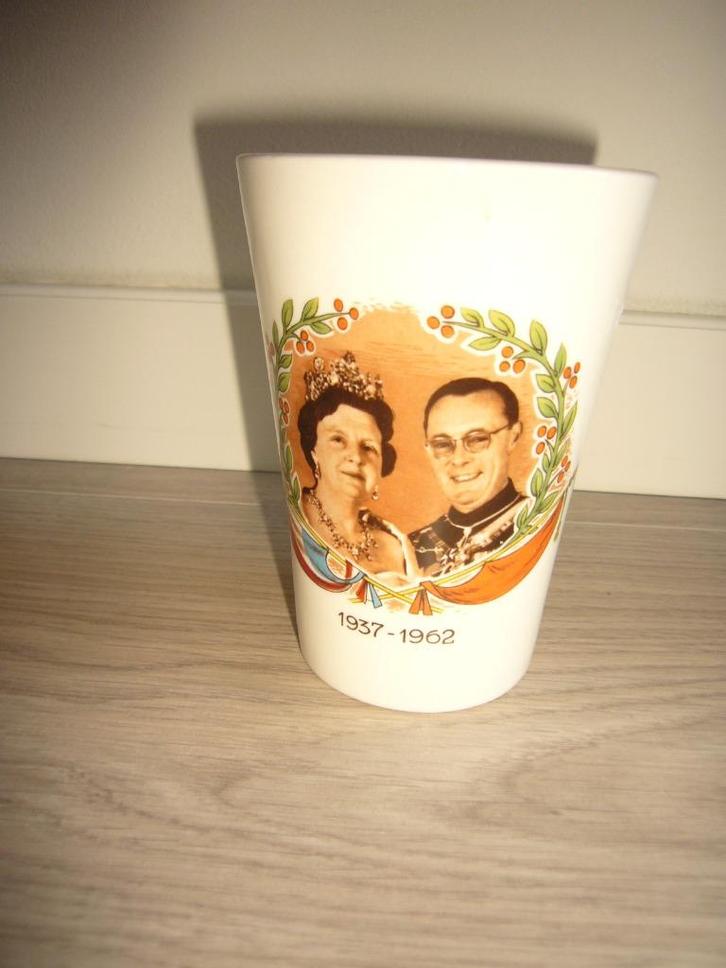 Jubileummok 25-jarig huwelijk Juliana en Bernard, Verzamelen, Koninklijk Huis en Royalty, Zo goed als nieuw, Servies, Nederland