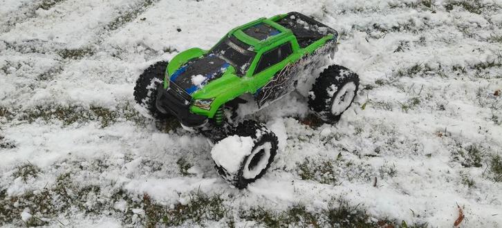 Traxxas X-Maxx 8S met lader en lipos, Hobby en Vrije tijd, Modelbouw | Radiografisch | Auto's, Gebruikt, Auto offroad, Elektro