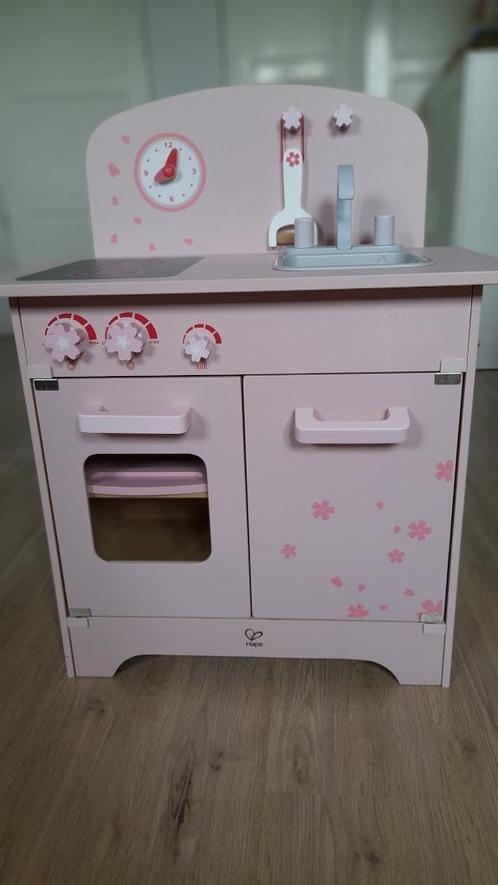 Mooie speelgoed keuken HAPE, Kinderen en Baby's, Speelgoed | Houten speelgoed, Zo goed als nieuw, Meubelstuk of Keukentje, Ophalen