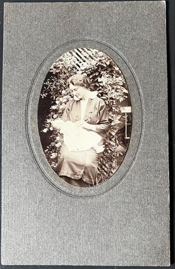 Oude foto: Moeder en kind, 6x9cm beschikbaar voor biedingen