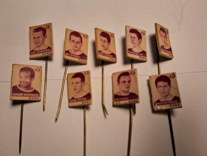 9 vintage GVAV voetbal speldjes (Groningen), Verzamelen, Speldjes, Pins en Buttons, Gebruikt, Speldje of Pin, Overige onderwerpen