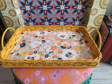 Vintage Riet Dienblad Jaren 70 Geel beschikbaar voor biedingen