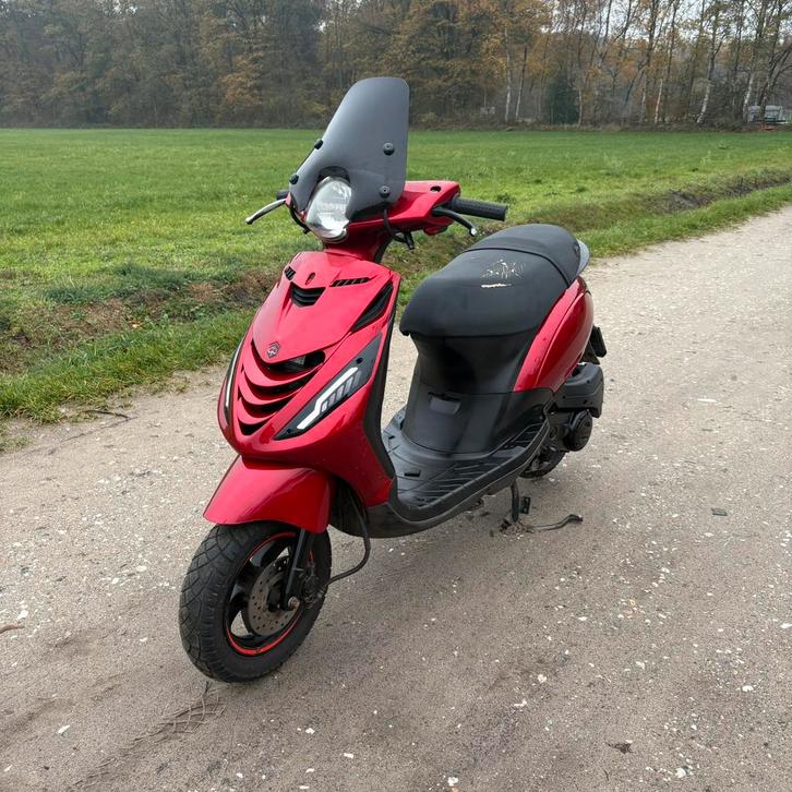 Piaggio zip 50cc 2019 GARANTIE, Fietsen en Brommers, Scooters | Piaggio, Zo goed als nieuw, Zip, Benzine, Ophalen
