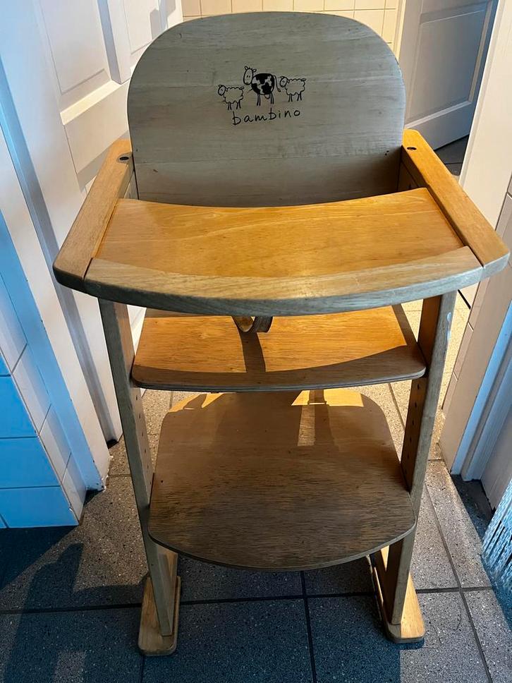 Gratis Kinderstoel - mist schroeven eetblad, Kinderen en Baby's, Kinderstoelen, Gebruikt, Meegroeistoel, Afneembaar eetblad, Ophalen of Verzenden